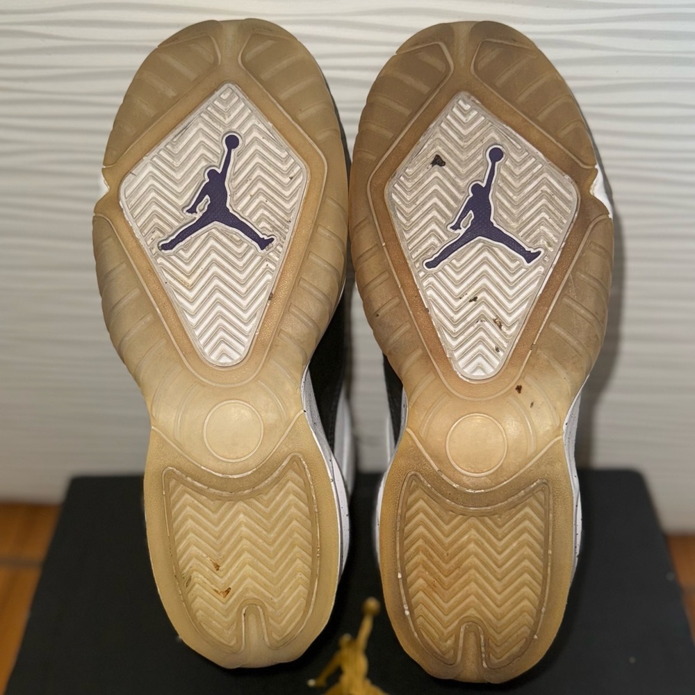 White and Black/Purple Jordan B’loyal Sneakers Size 5Y - Picture 7 of 9